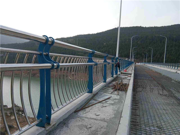 南岸不锈钢桥梁护栏的特点及其在桥梁安全中的重要作用