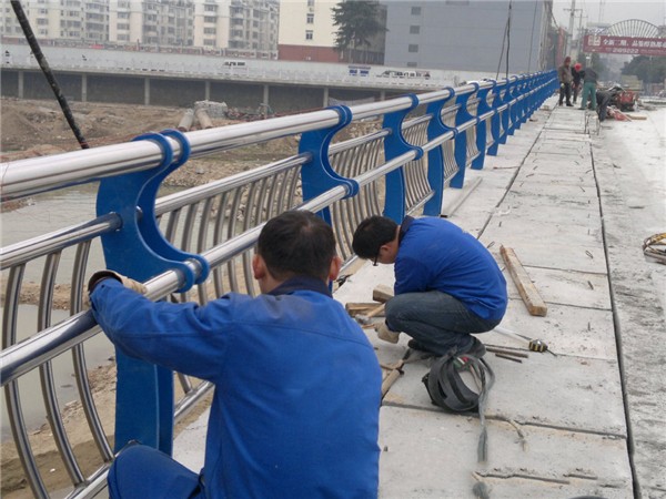 南岸不锈钢桥梁护栏除锈维护的重要性及其方法
